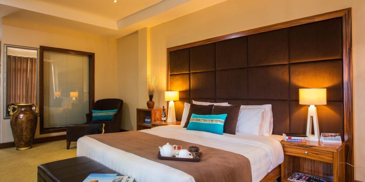 Do Safari Camps Have Electricity and Wi-Fi in Kenya & Tanzania?